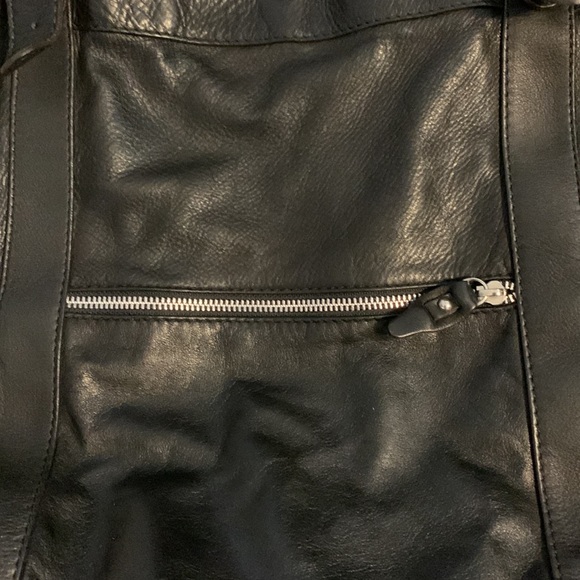 Black Italian leather cross body tote bag - Picture 3 of 6